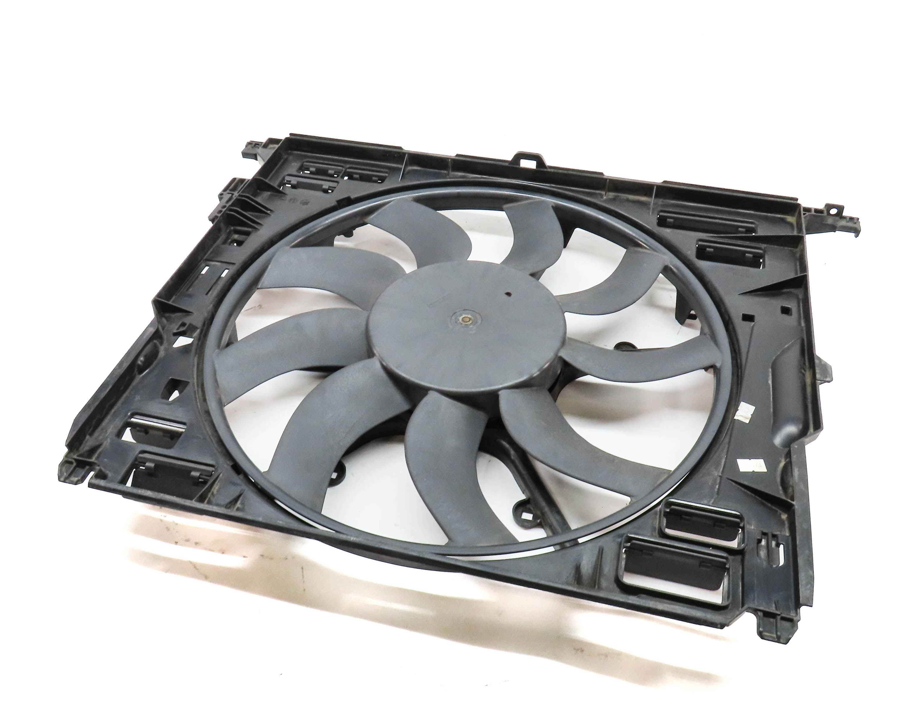 10-19 BMW 5 6 7 F01 F10 3.0L N54 N55 ENGINE 850 WATT RADIATOR COOLING FAN SHROUD — exact item pictured